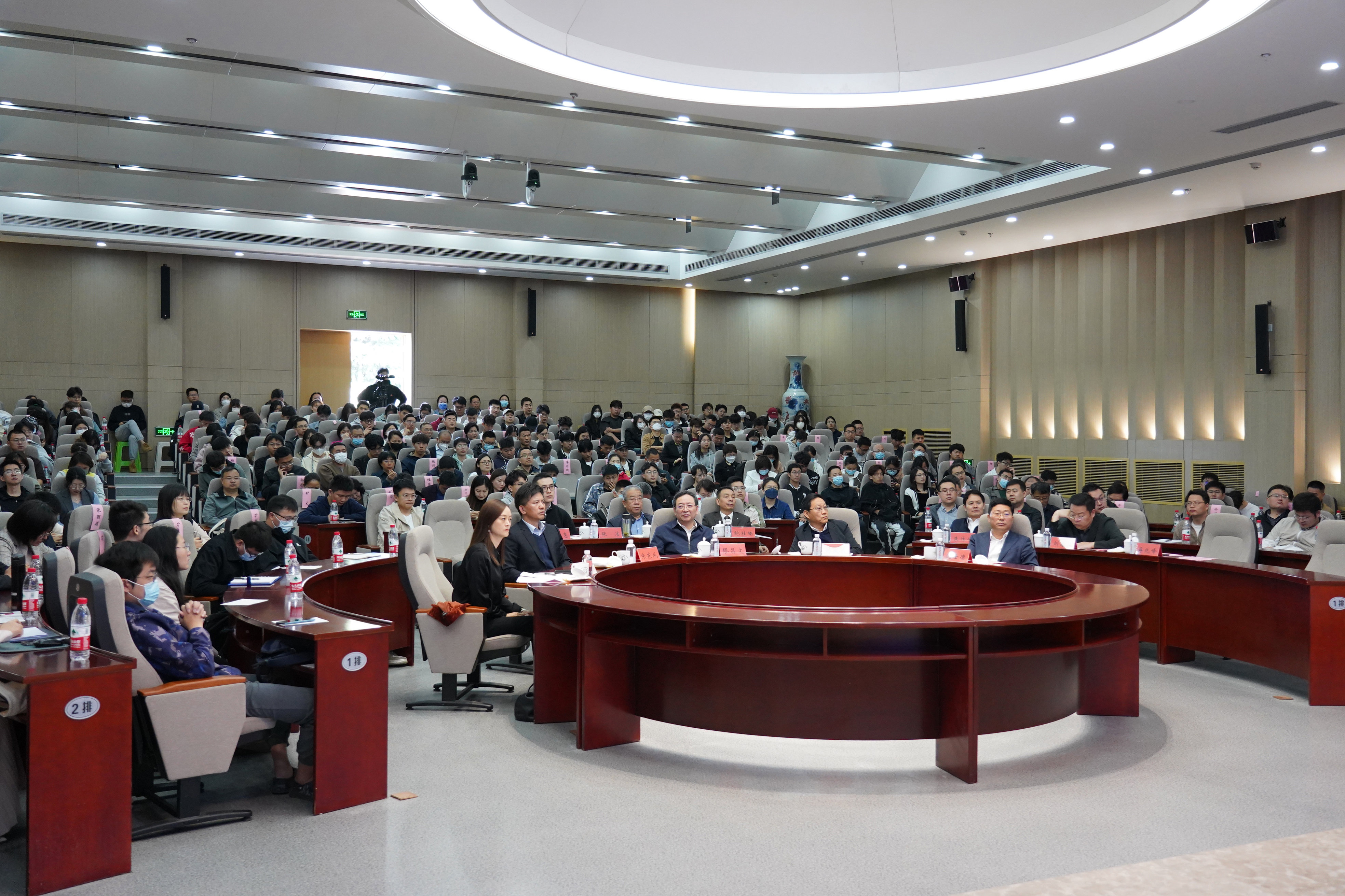 绿色建筑与建筑文化高峰论坛在江苏建院举办,建筑业发展新机遇引热议